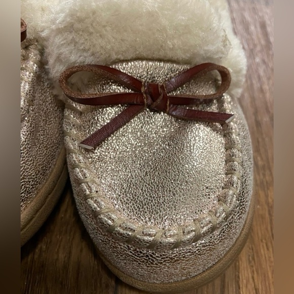 Old Navy Slippers Size 7 - Picture 5 of 10